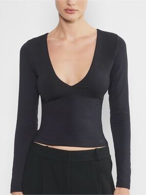 Aritzia black contour V neck long sleeve top